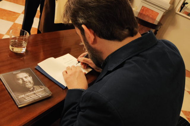 Presentación de En el umbral del día, de JA PAmies